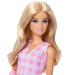Barbie: Fashionista Amiche stilosa bambola fashion con gesso in abito rosa a quadri – Mattel